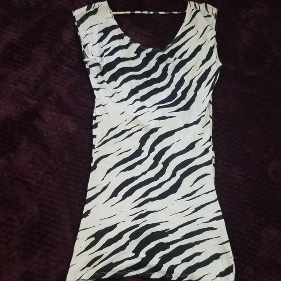Mini dress, Blk & white zebra print. Size 2-4 - Picture 2 of 6